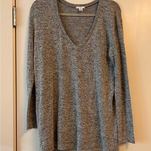 Heather Gray V-Neck Long Sleeve Top